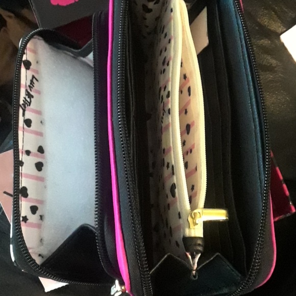 LUV Betsey Johnson ZIP Around Wristlet, NWT - Picture 2 of 4